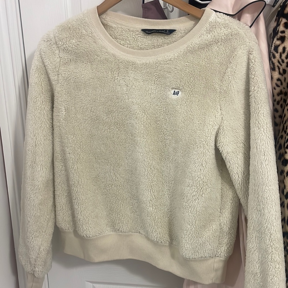 abercrombie and fitch womens teddy bear crewneck